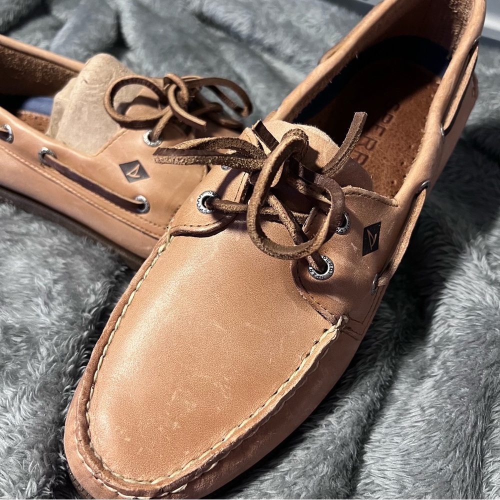 Men’s size 11 leather sperrys !